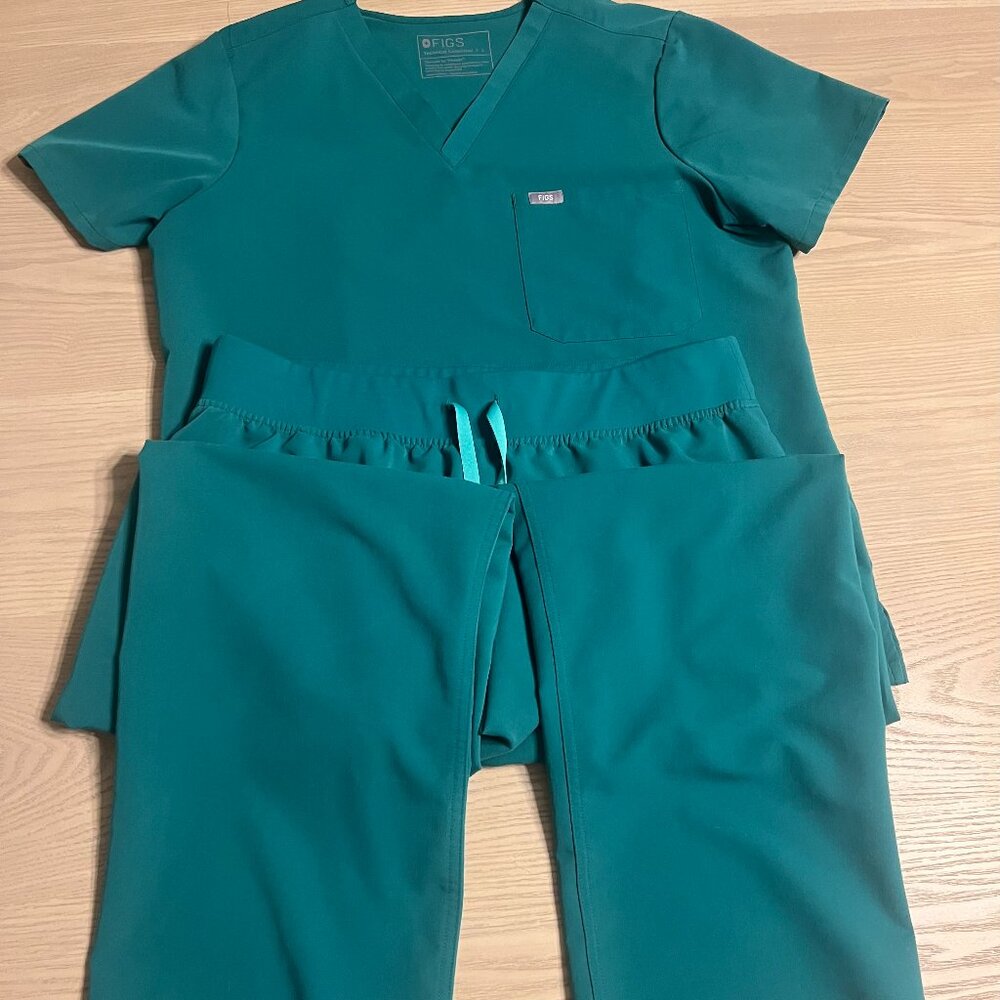 Hunter Green Figs Scrub Set